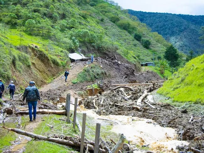 Las lluvias ocasionaron derrumbes, inundaciones y la creciente de ríos y quebradas en Urrao. Foto: Alcaldía Urrao.