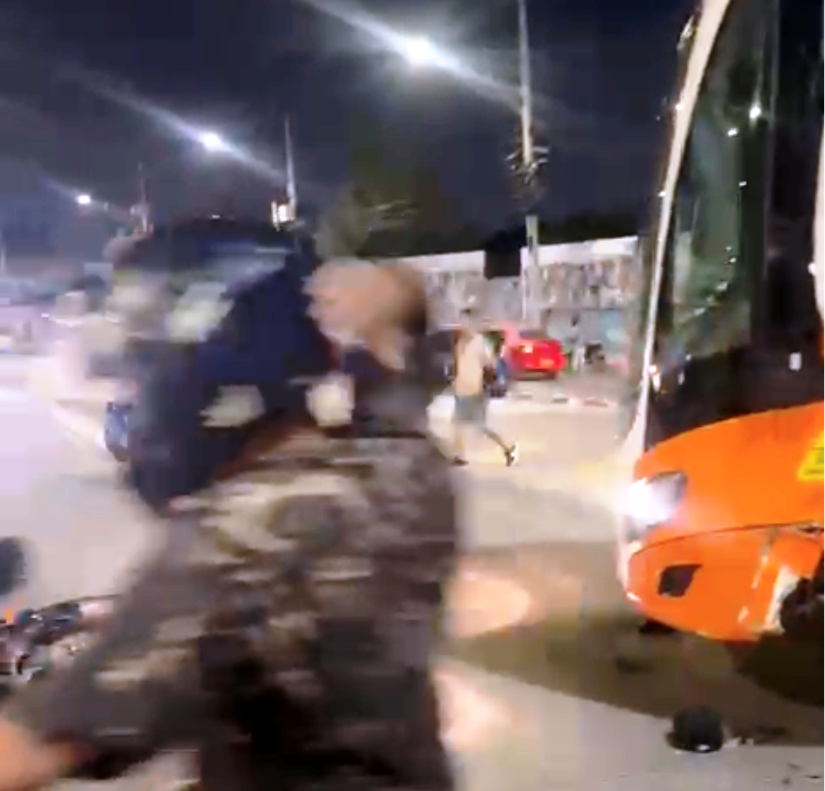 Un muerto y un herido dejó siniestro de una motocicleta con un bus de TransCaribe