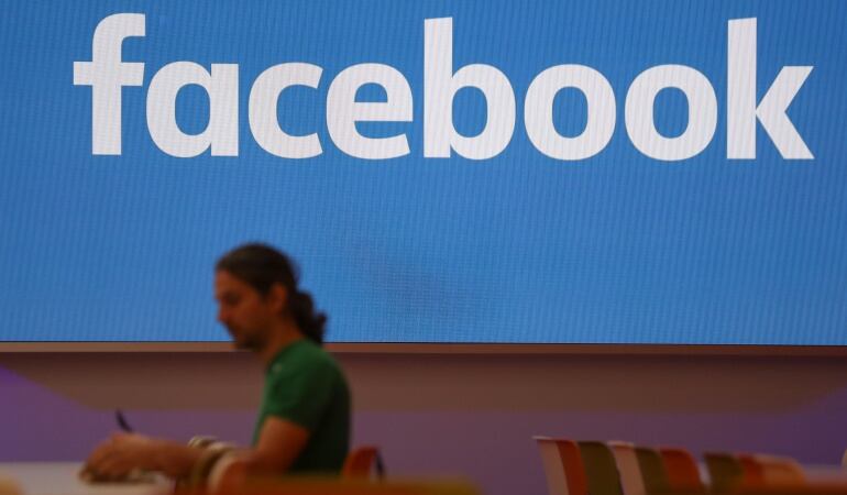 Facebook incluye una nueva aplicación para buscar empleo. 
