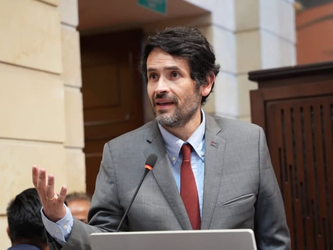 “Pusieron alfombra roja a lo peor de la política’: Losada sobre listas del Partido Liberal