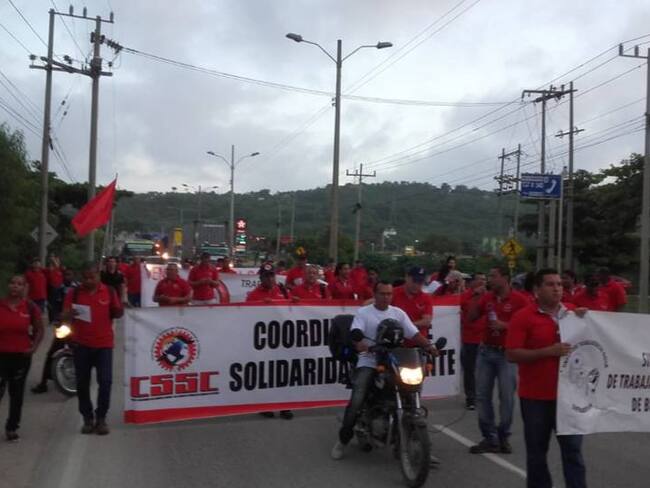 Trabajadores de zona industrial de Cartagena realizan marcha