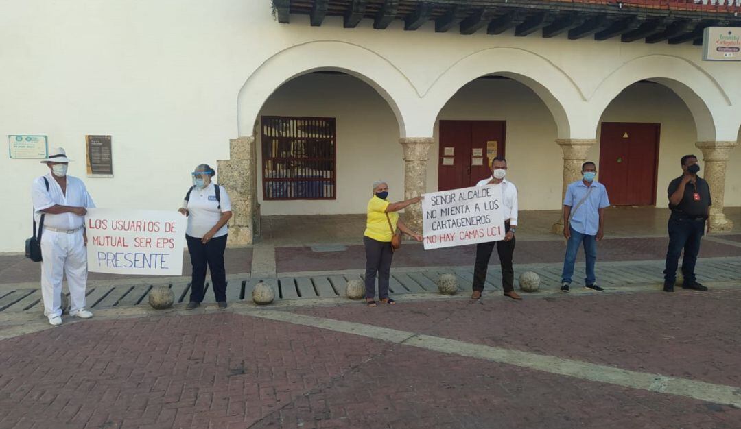 La protesta se realizó en la Plaza de la Aduana