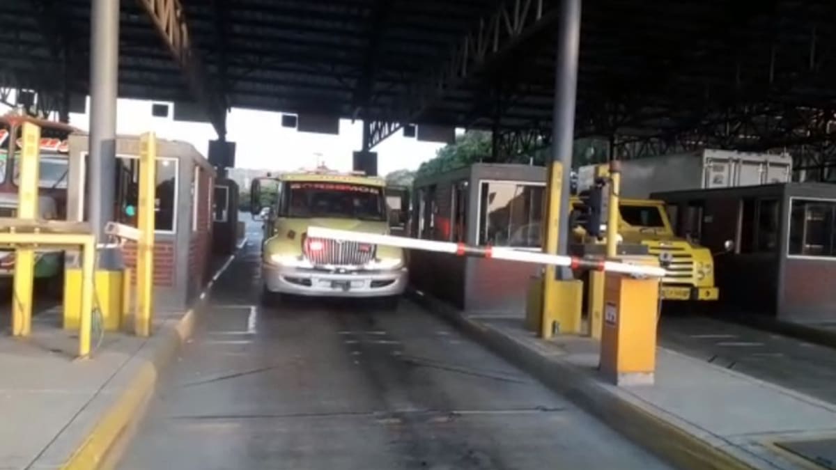 Polémica por pago de peaje de una máquina de Bomberos en Turbaco