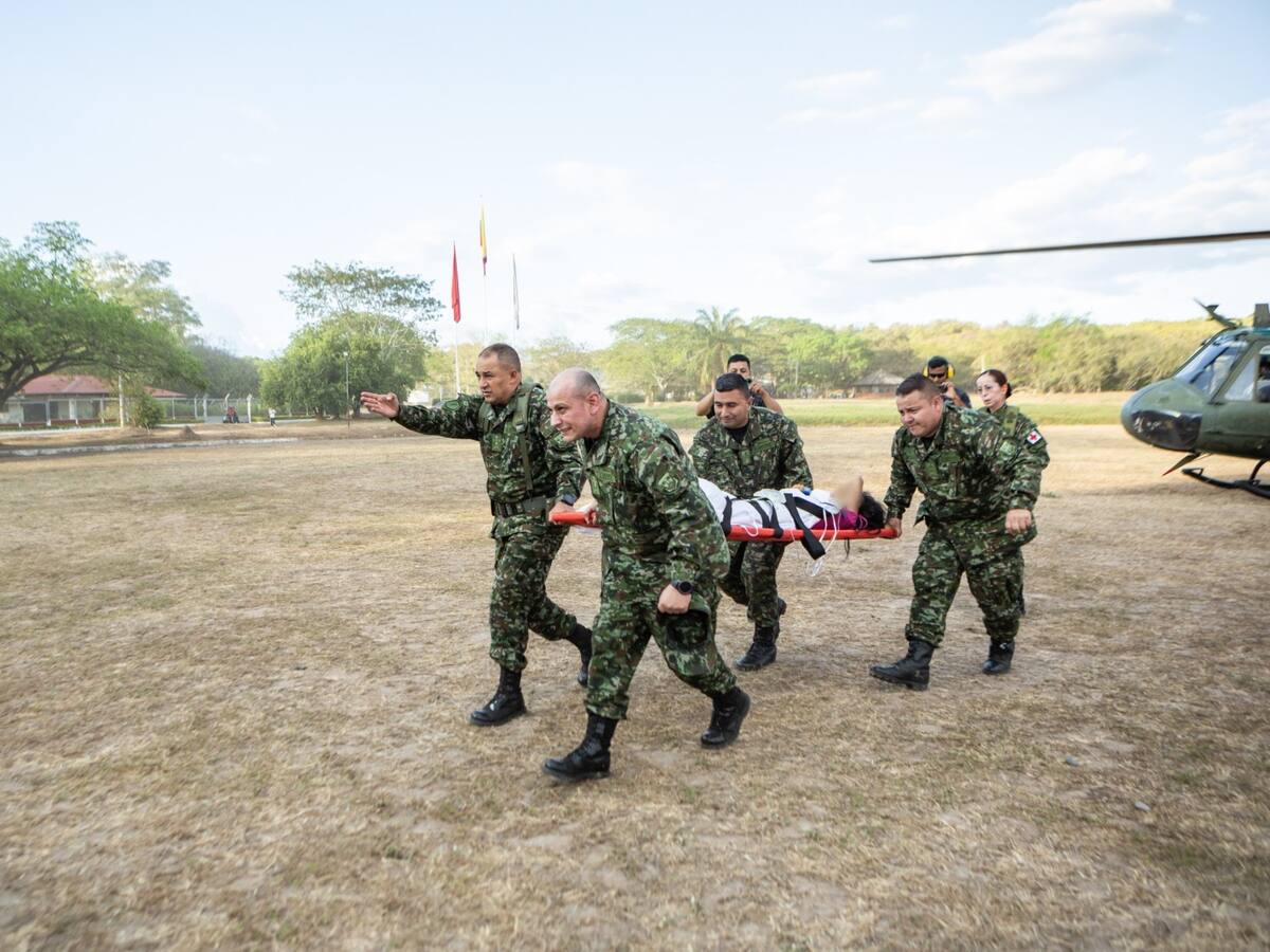 Ejército brinda asistencia a campesinos lesionados por mina antipersona en el Catatumbo