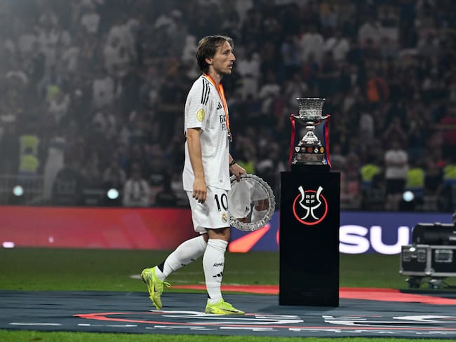 Luka Modric durante la premiación de la Supercopa de España. EFE/EPA/STR