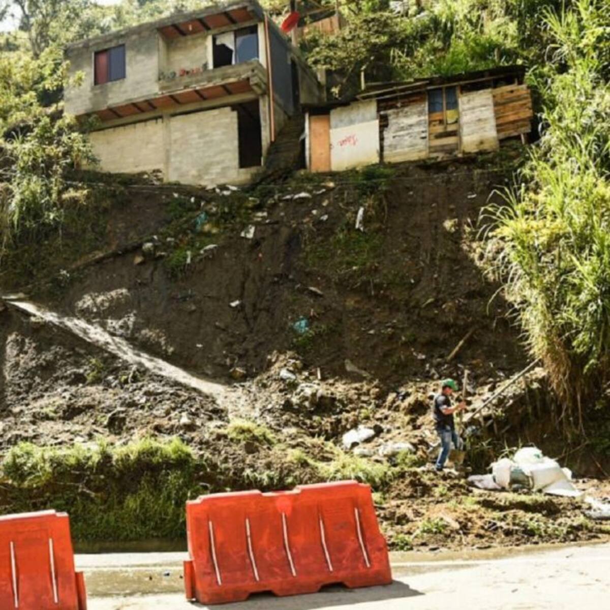 San Antonio de Prado y Belén, también reportaron inundaciones