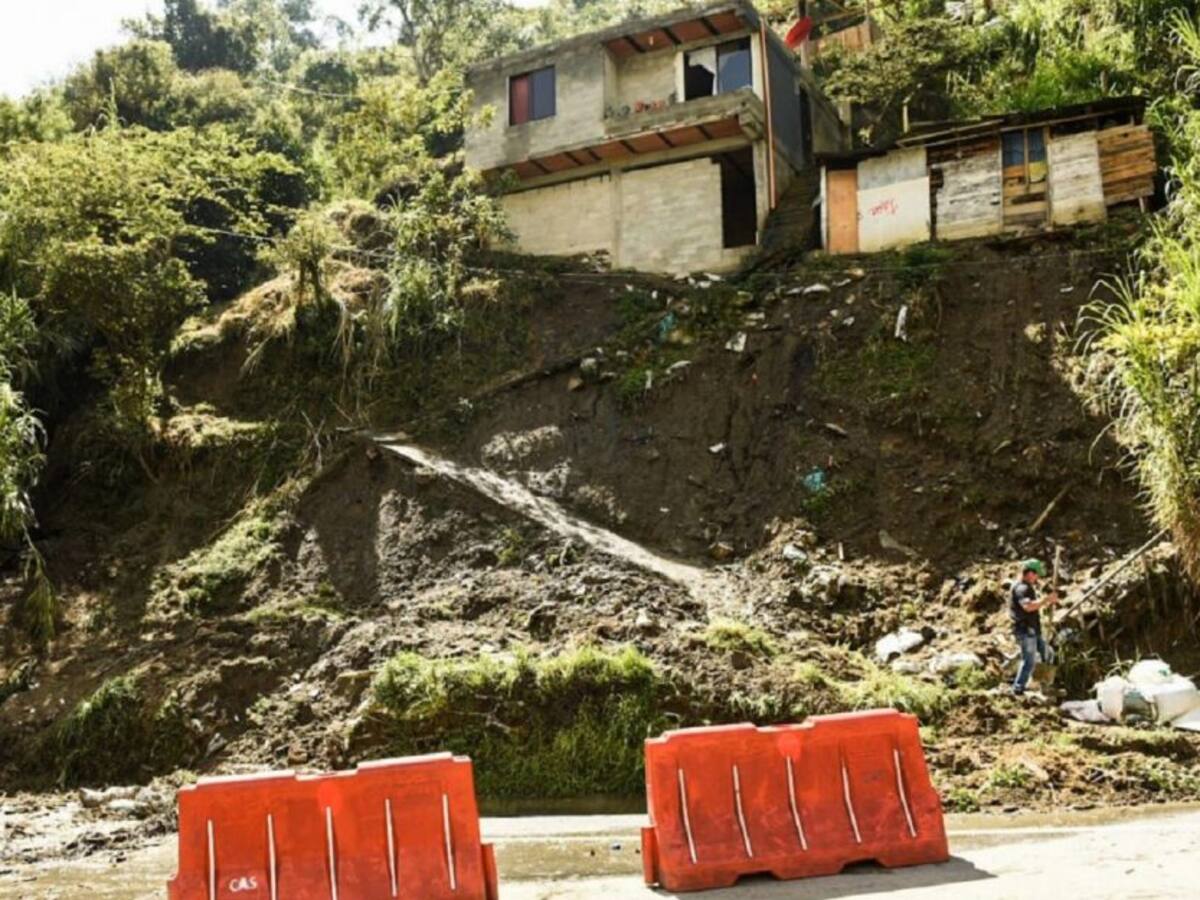 San Antonio de Prado y Belén, también reportaron inundaciones