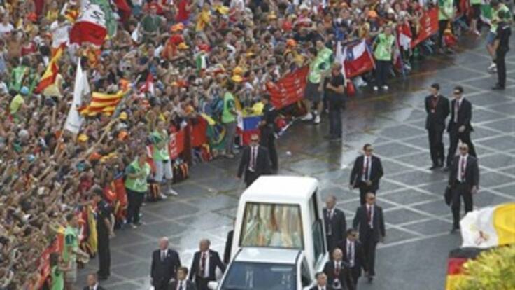 Policía ataca manifestantes anti-Papa en la Puerta del Sol