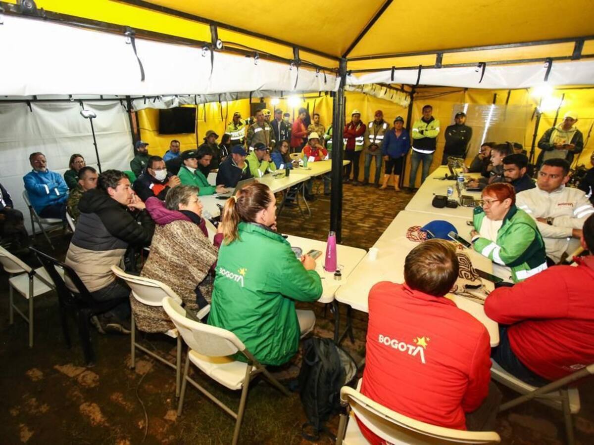 Avanzan labores de rescate y tratamiento de la emergencia en la vía La Calera