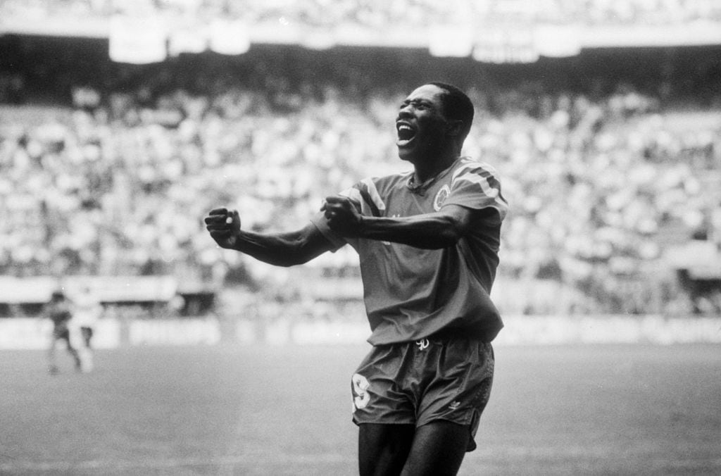 Freddy Rincón celebra su gol ante Alemania en el Mundial de Italia 1990. Getty Images