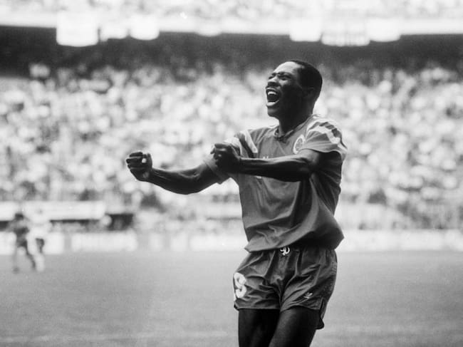 Freddy Rincón celebra su gol ante Alemania en el Mundial de Italia 1990. Getty Images