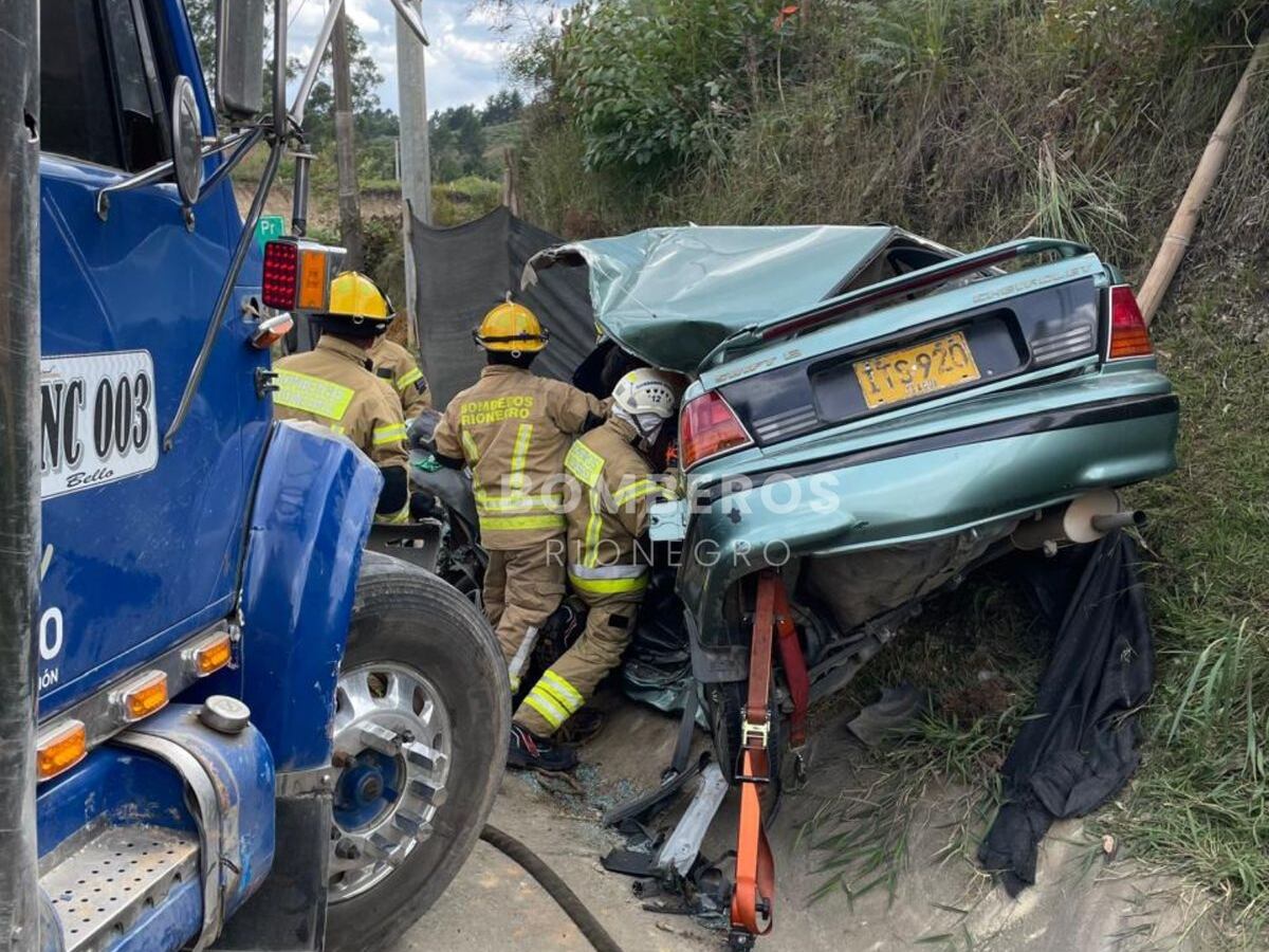 Accidente de tránsito en Rionegro- foto bomberos