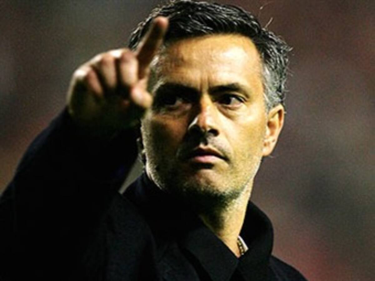 Mourinho: 'Adebayor podría estar más cerca de quedarse que Agüero y Neymar de llegar'