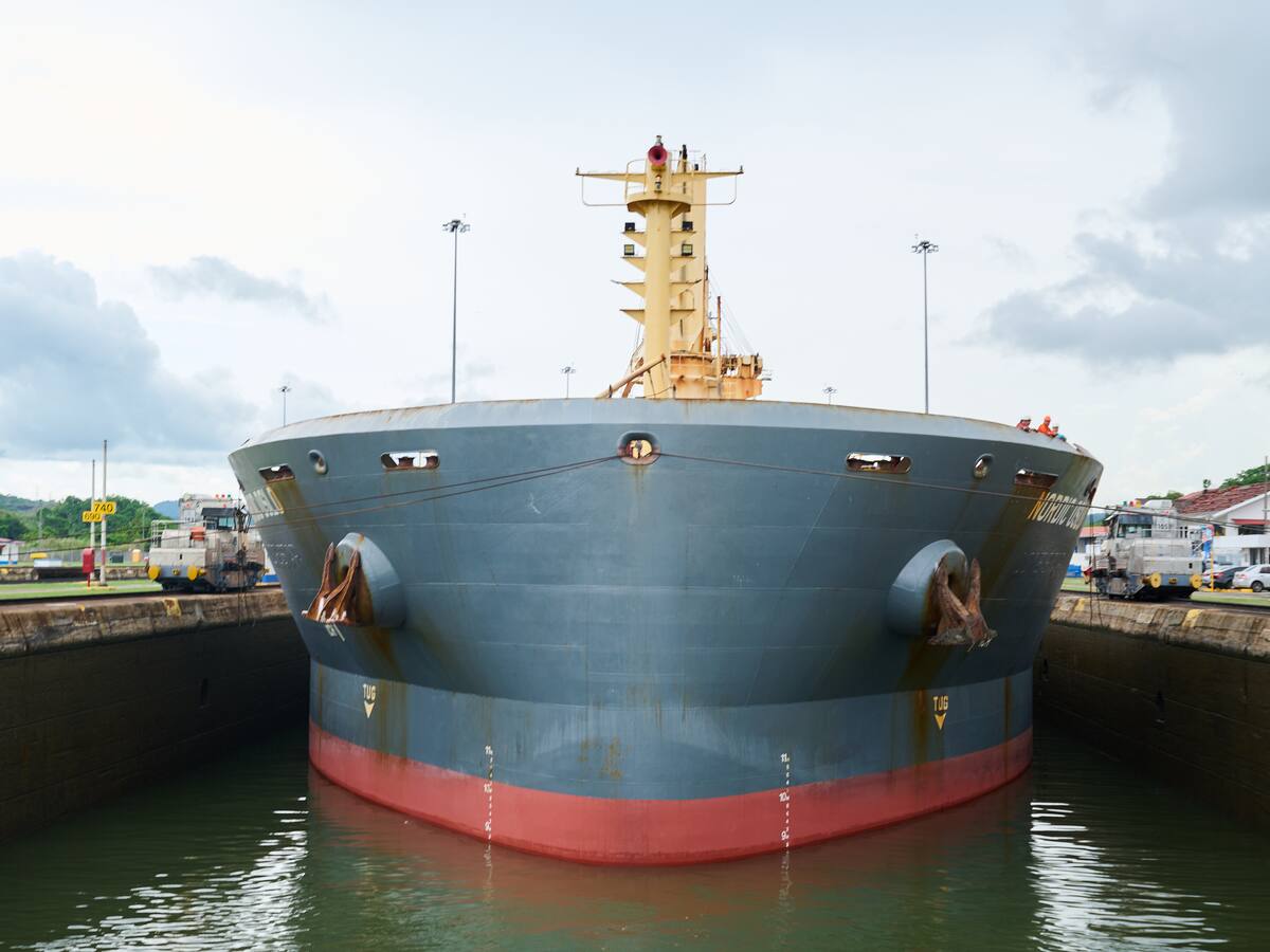 Canal de Panamá reduce operaciones por falta de agua ante sequía