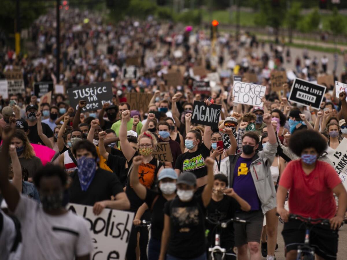 Muerte de afroamericano en EE.UU. aumenta protestas en varias ciudades