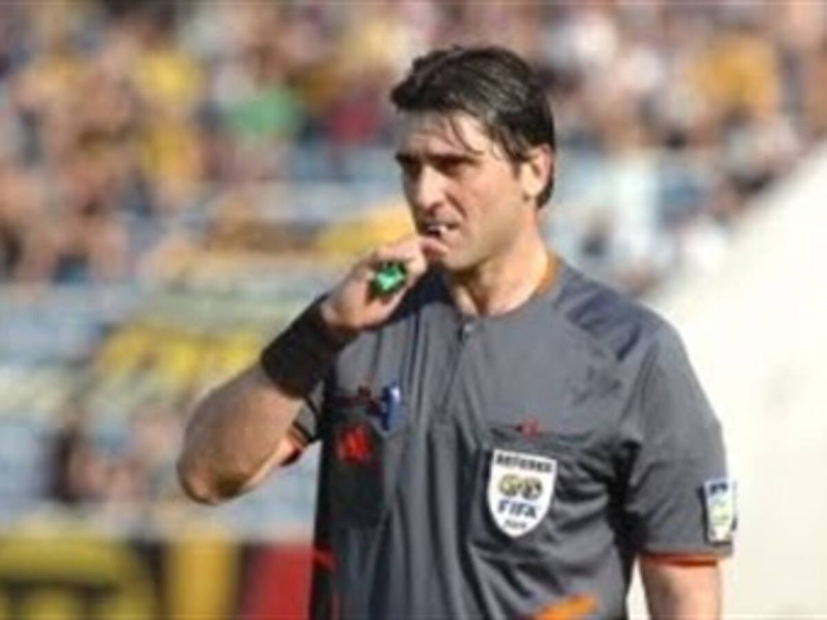 Árbitros de Uruguay y Ecuador dirigirán los partidos de Tolima y Santa Fe en la Copa Suramericana
