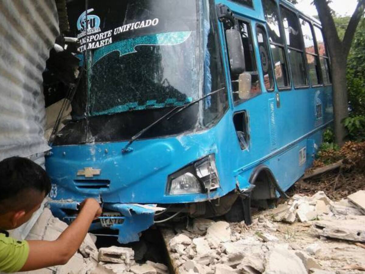 Buseta se me metió en una casa en Santa Marta, accidente no dejó víctimas