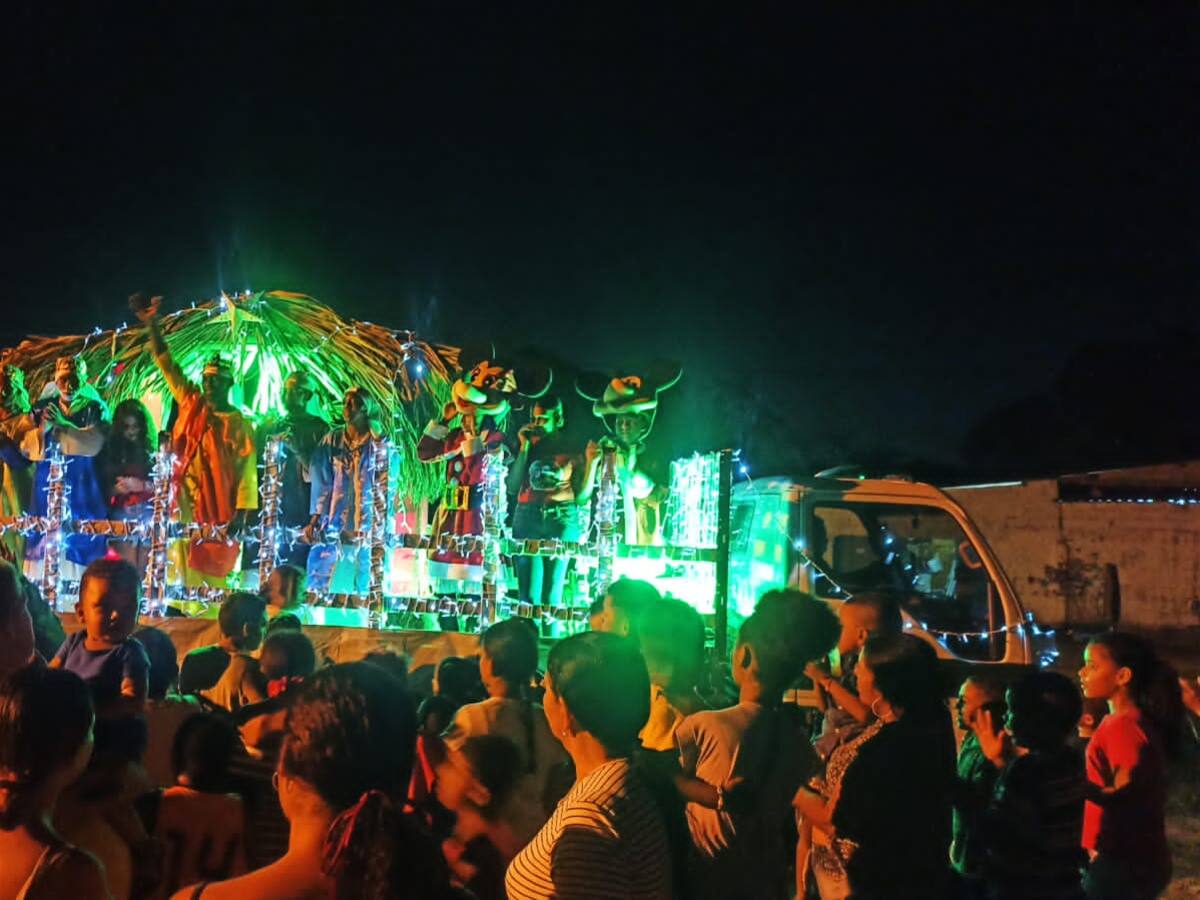 Policía de Bolívar celebra la navidad con pesebre móvil
