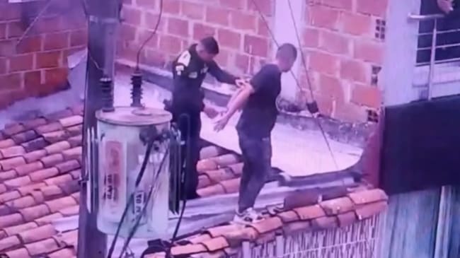Capturan en Barrio Antioquia hombre que ocultaba droga en el techo de una casa Foto: Policía Nacional