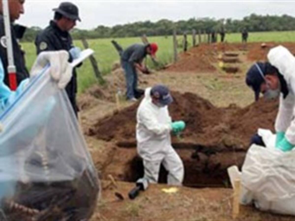 Fiscalía ubica 180 fosas comunes de las AUC