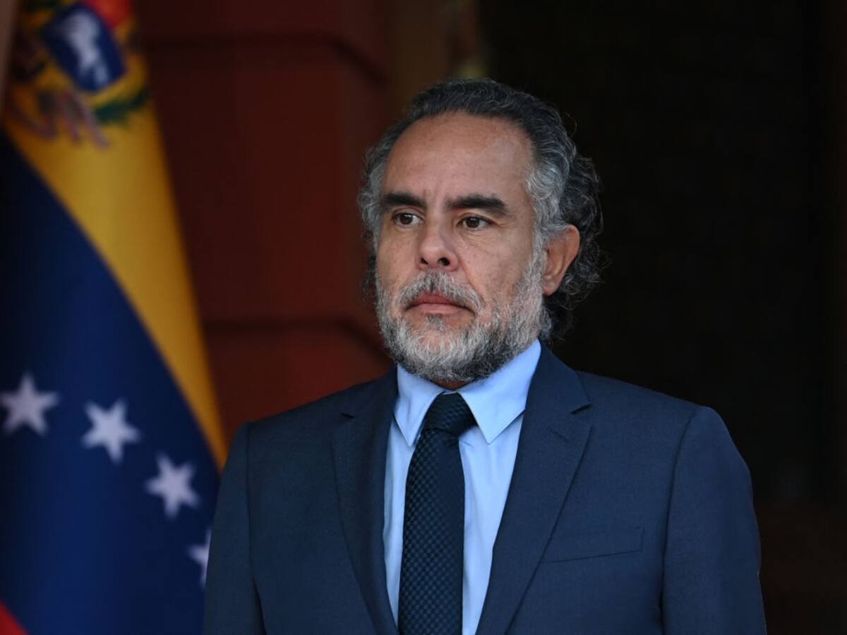 Regreso de diplomáticos expulsados a Venezuela es una gran noticia: Benedetti