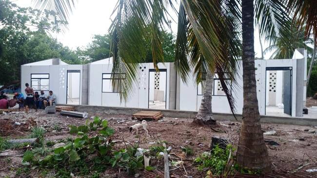 Con las tres primeras aulas escolares, garantiza espacios dignos para la educación en Isla Múcura
