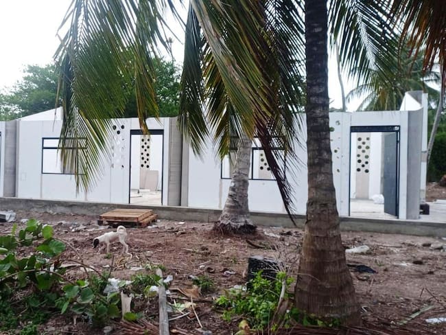 Con las tres primeras aulas escolares, garantiza espacios dignos para la educación en Isla Múcura