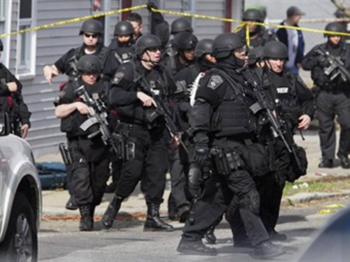 FBI y secretario de Justicia se reúnen con Obama por persecución en Boston