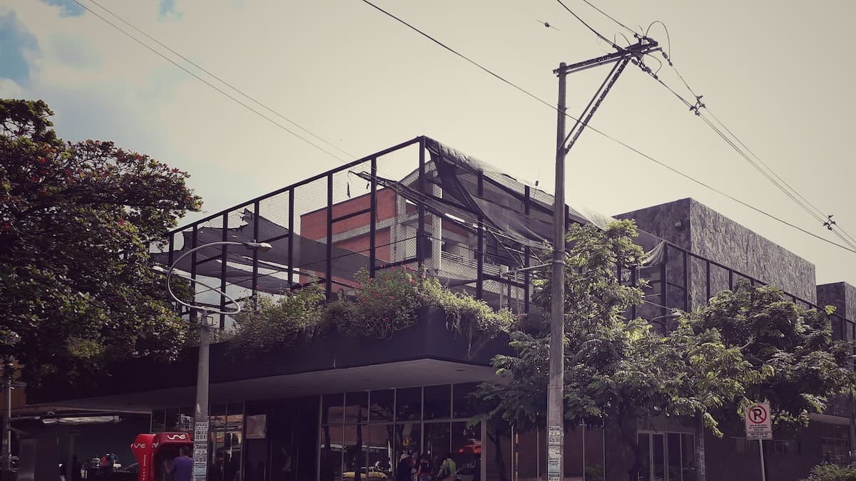 Medellín: Durante una riña en un colegio un menor hirió con arma blanca a otro compañero