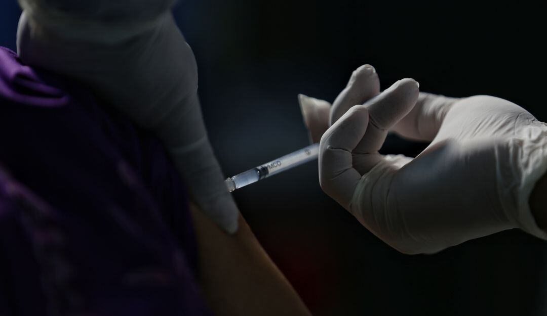 Inicio de vacunación contra la COVID-19 de forma masiva