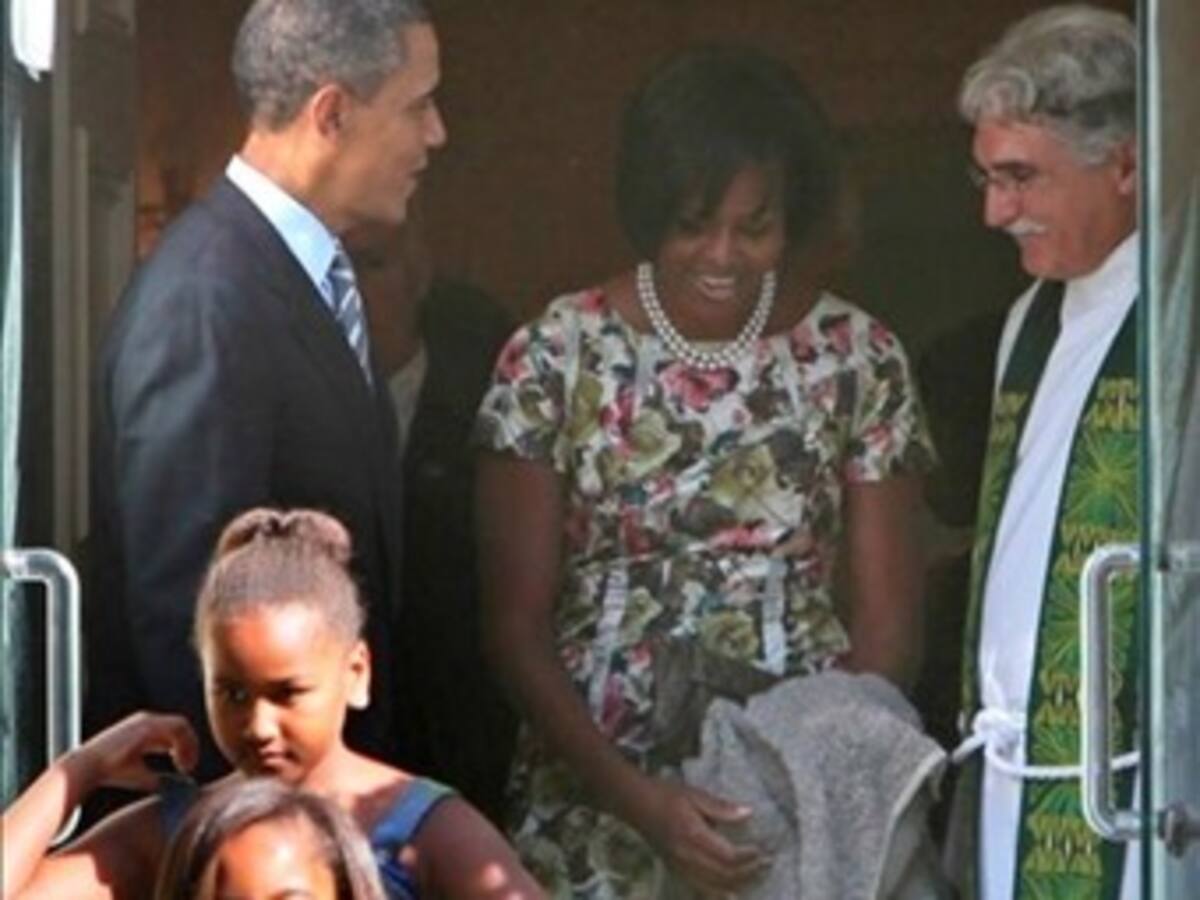 Obama va sorpresivamente a misa con su familia