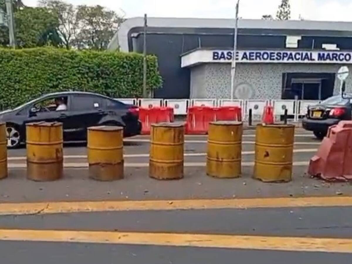Atentado terrorista al frente de la Base Aérea Marco Fidel Suárez en Cali