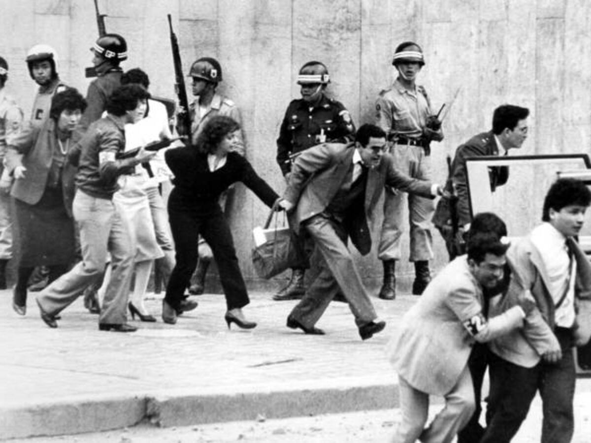 "Había fuego cruzado al interior del Palacio de Justicia": Humberto Mora