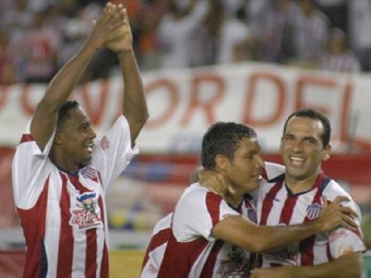 Junior, Chicó y América dominan fútbol colombiano. Nacional y Millonarios en crisis