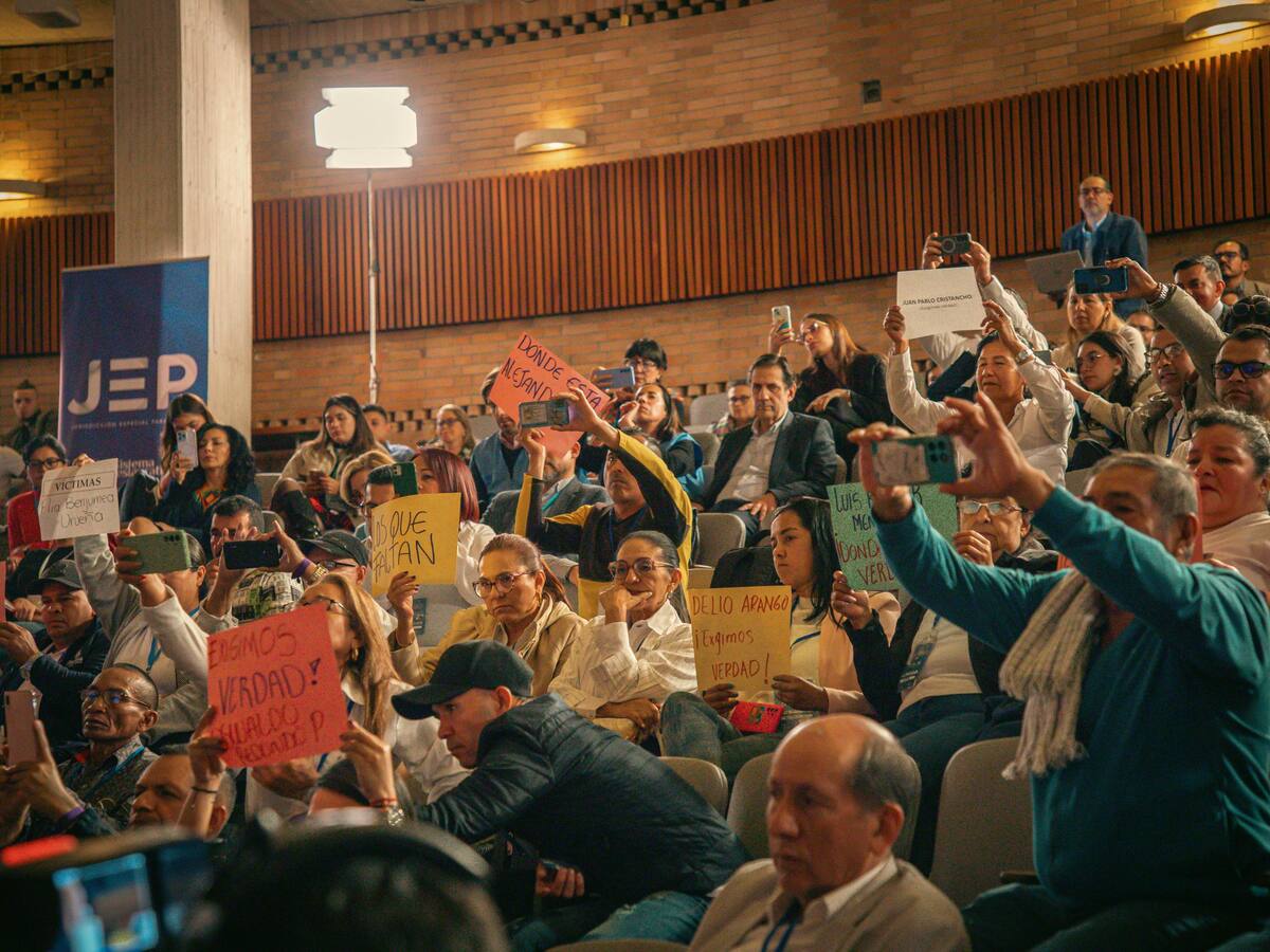 Víctimas inconformes en audiencia de la JEP: “No hay garantías en términos de verdad y reparación”