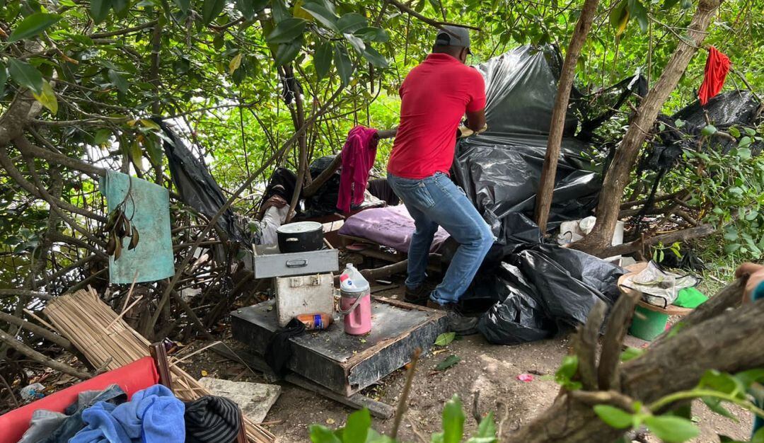 Este sector estaba siendo invadido por cambuches alrededor de la franja izquierda del cuerpo de agua
