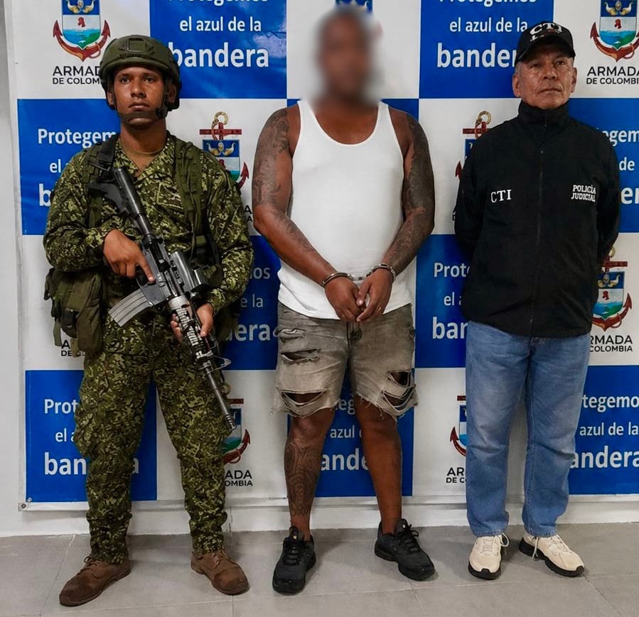 De acuerdo con las investigaciones, alias “Vitricio” tendría un papel clave dentro de esta organización criminal, ocupando el cuarto nivel de mando. Foto: Armada.