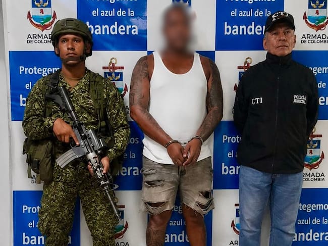 De acuerdo con las investigaciones, alias “Vitricio” tendría un papel clave dentro de esta organización criminal, ocupando el cuarto nivel de mando. Foto: Armada.