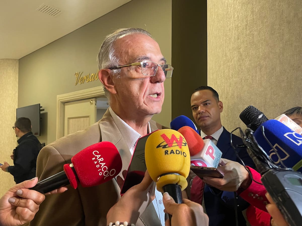 “Ya hemos identificado varias personas que hurtaron las camionetas”: Min Defensa