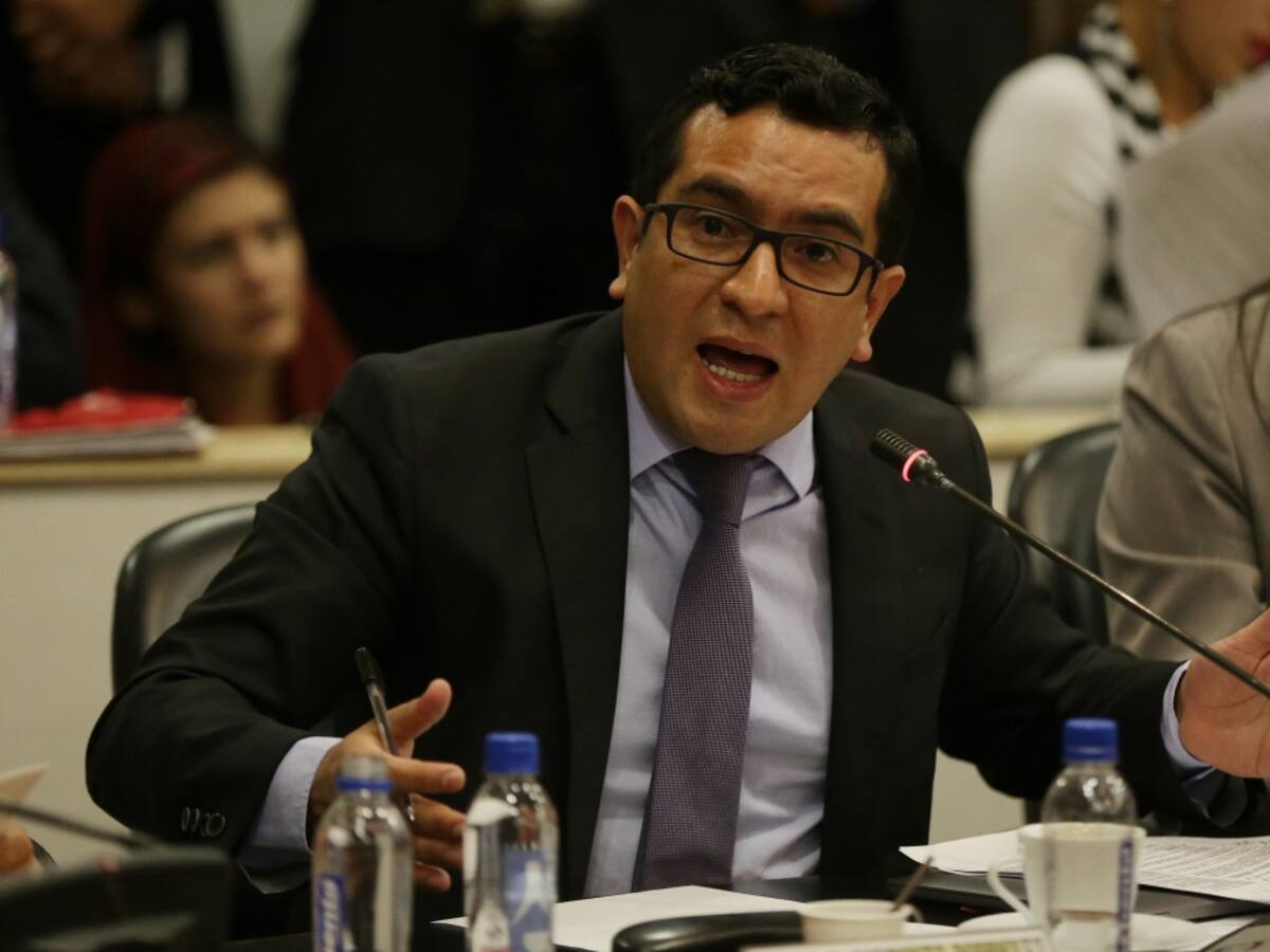 Uribismo propone implementar seis días sin IVA para reactivar el comercio