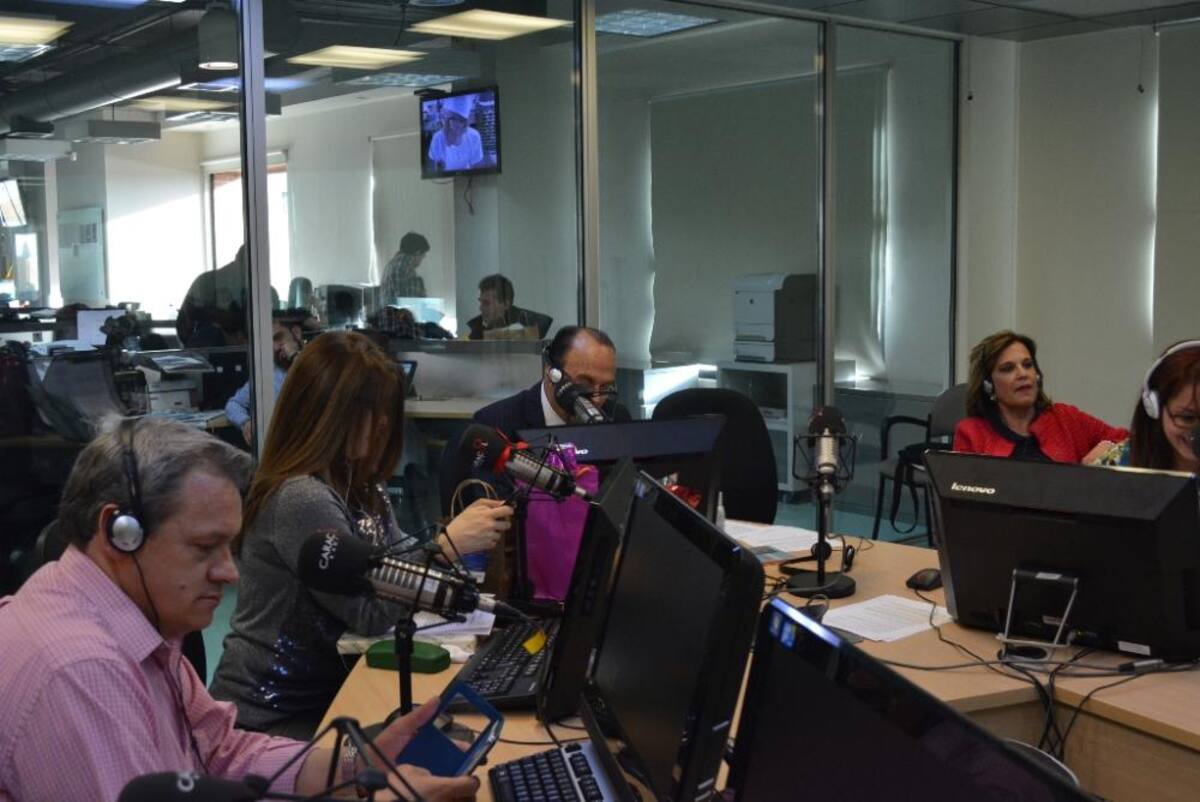 El ídolo de la radio se despide de La Luciérnaga pero continúa con sus comentarios deportivos en El Pulso del Fútbol. #GraciasPelaez