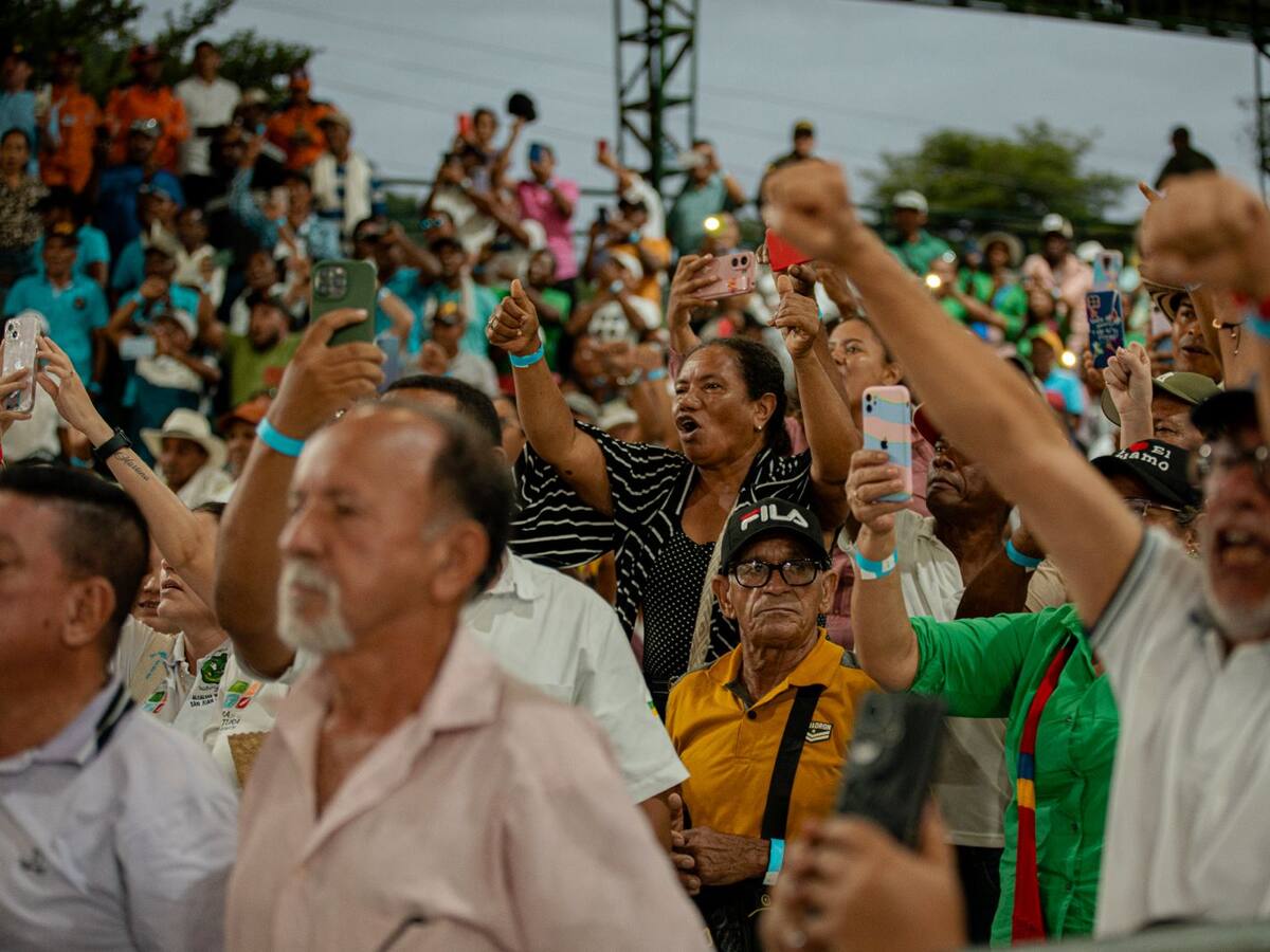 Gobierno entregó tierras productivas a familias campesinas de Bolívar