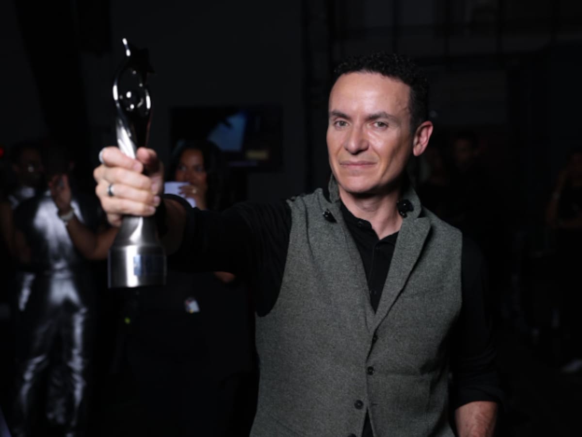 Fonseca recibe el galardón Soberano Internacional y emociona al público en República Dominicana