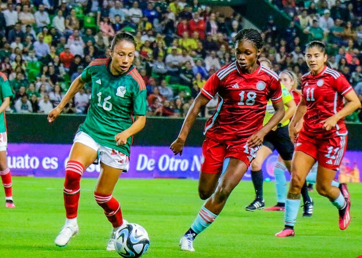Karla Nieto y Linda Caicedo durante el partido final de la W Revelations Cup / Foto: FCF