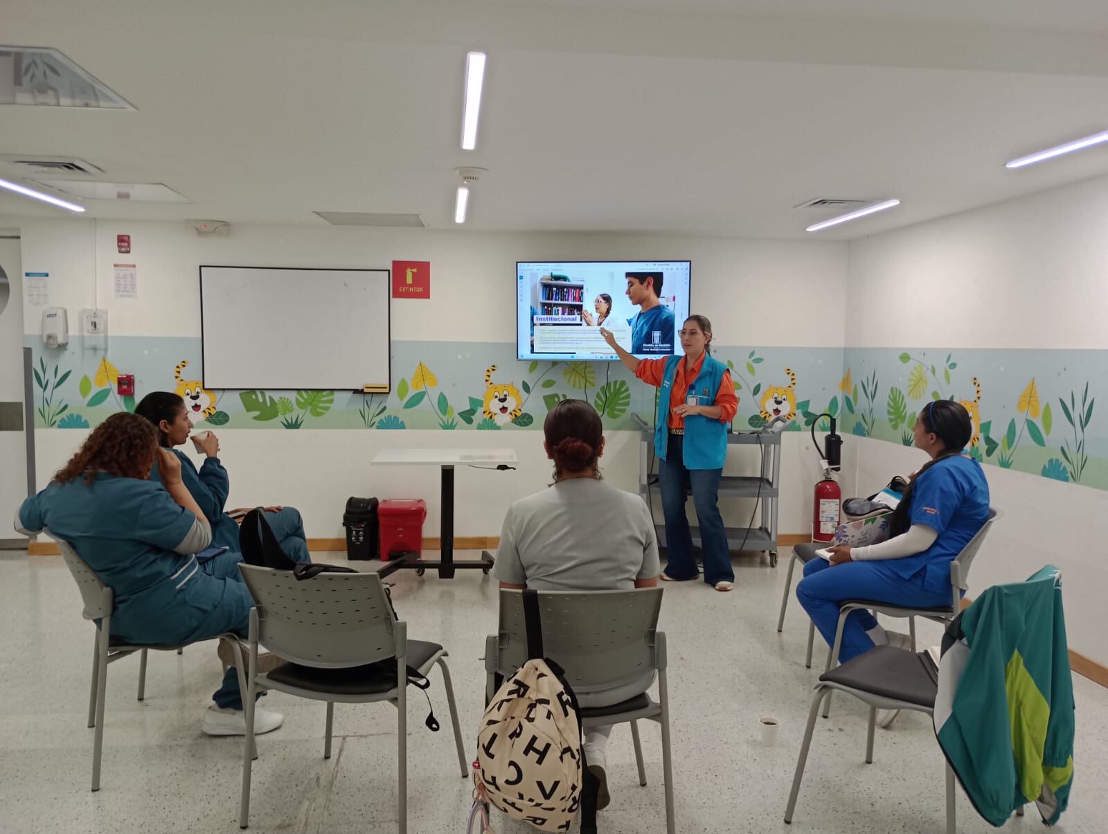 Capacitación en salud de la maternidad. Foto: Cortesía Alcaldía de Medellín.
