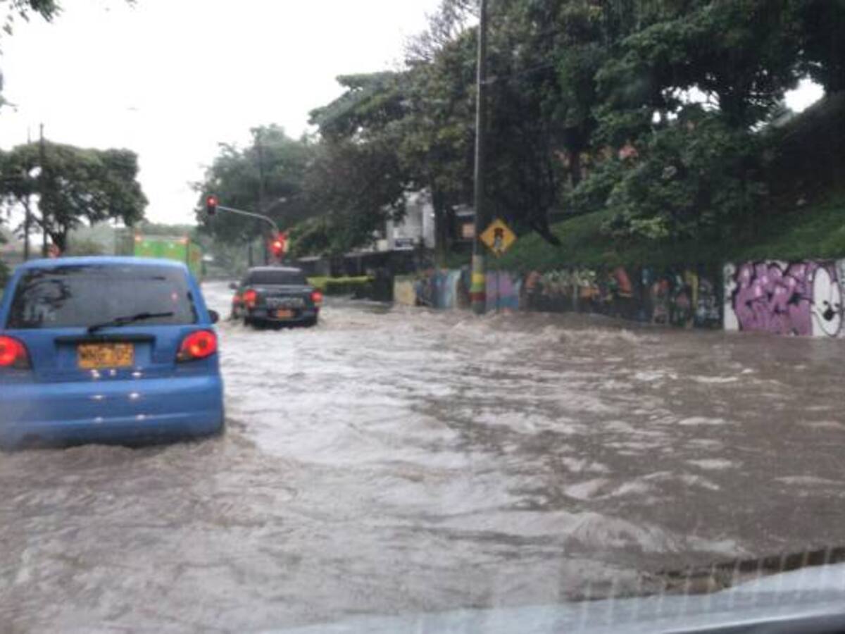 Vendaval deja inundaciones en casas y vías en el Valle de Aburrá