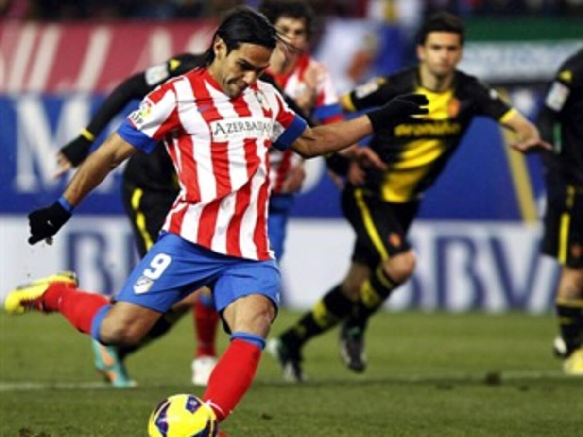 Falcao llegó a 18 goles en la Liga de España, en la victoria de Atlético sobre Zaragoza