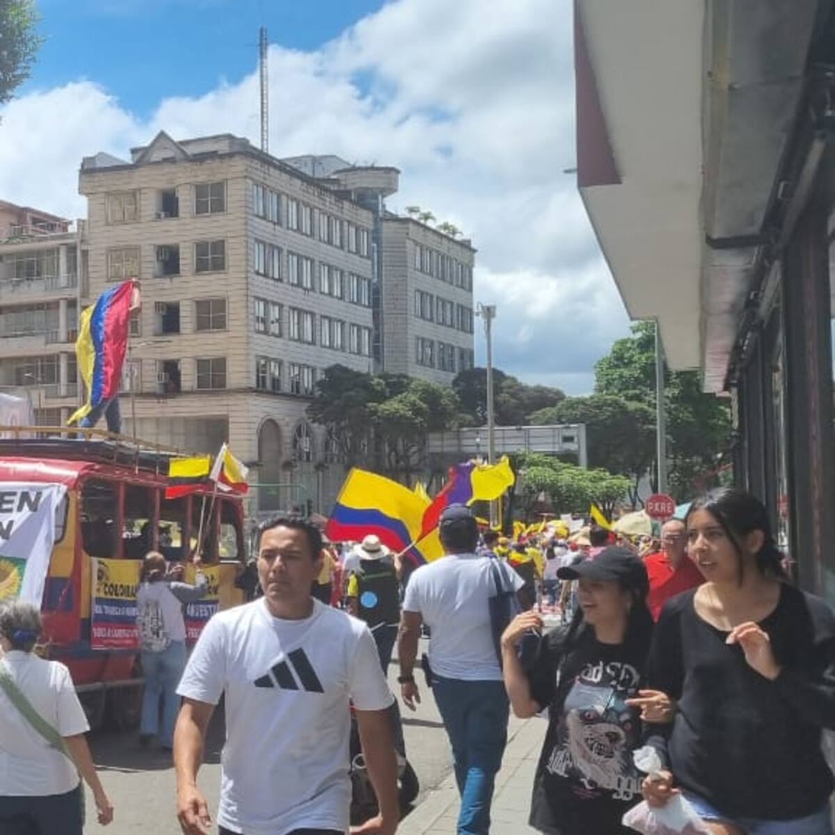 Dos personas resultaron heridas finalizando la protesta contra Petro