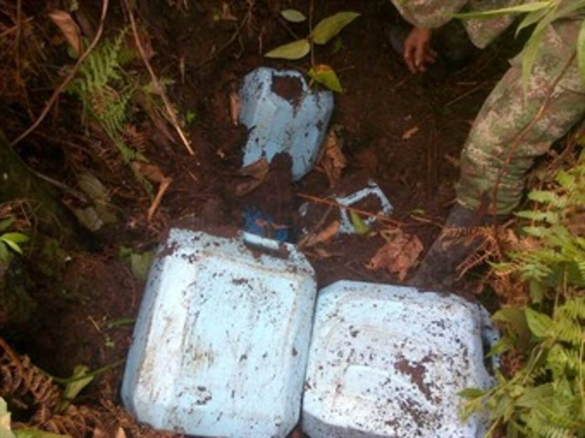 450 kilos de explosivos le incautó el Ejército a las Farc entre Huila y Cauca