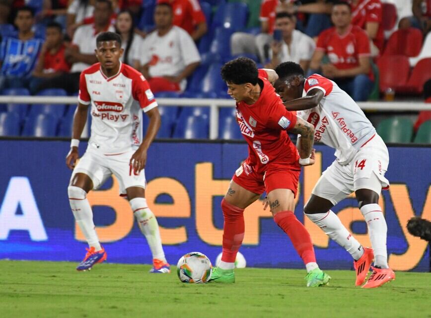 Duelo de Liga entre América y Santa Fe / Colprensa